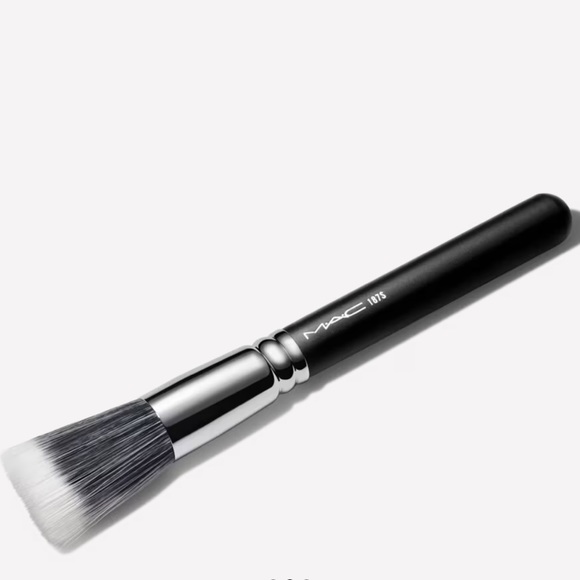 MAC #187 Synthetic Duo Fibre Face Brush ✨ - Picture 2 of 4